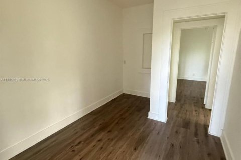 Снять в аренду квартиру в Майами, Флорида 1 спальня, 862.32м2, № 1990977 - фото 8