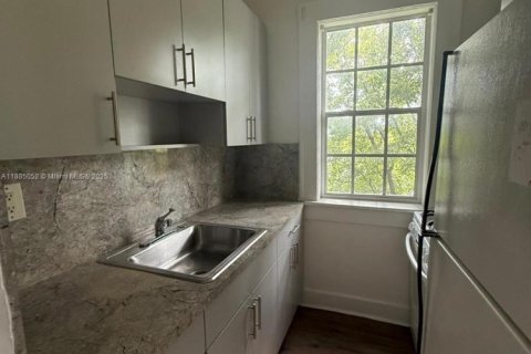 Снять в аренду квартиру в Майами, Флорида 1 спальня, 862.32м2, № 1990977 - фото 1