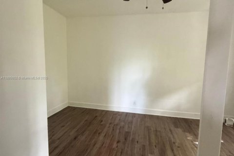 Снять в аренду квартиру в Майами, Флорида 1 спальня, 862.32м2, № 1990977 - фото 7