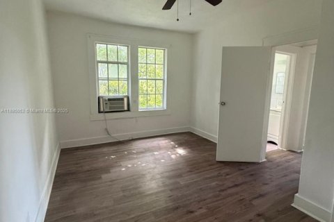 Снять в аренду квартиру в Майами, Флорида 1 спальня, 862.32м2, № 1990977 - фото 4