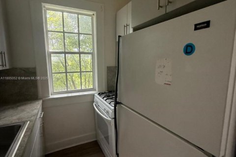 Снять в аренду квартиру в Майами, Флорида 1 спальня, 862.32м2, № 1990977 - фото 2