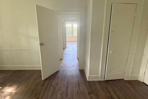 Снять в аренду квартиру в Майами, Флорида 1 спальня, 862.32м2, № 1990977 - фото 6