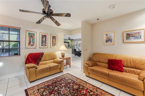 Купить виллу или дом в Майами, Флорида 9 комнат, 217.58м2, № 2043666 - фото 17