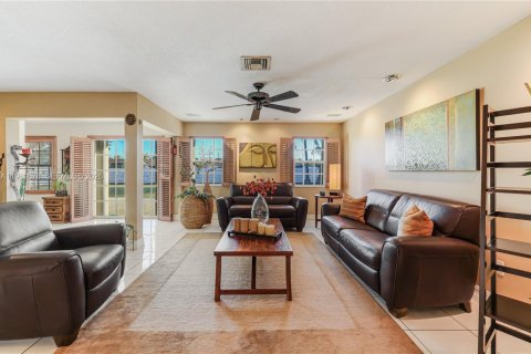 Купить виллу или дом в Майами, Флорида 9 комнат, 217.58м2, № 2043666 - фото 11