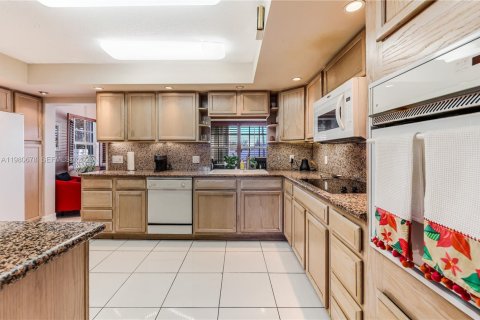 Купить виллу или дом в Майами, Флорида 9 комнат, 217.58м2, № 2043666 - фото 19