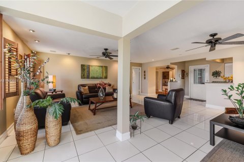 Купить виллу или дом в Майами, Флорида 9 комнат, 217.58м2, № 2043666 - фото 12