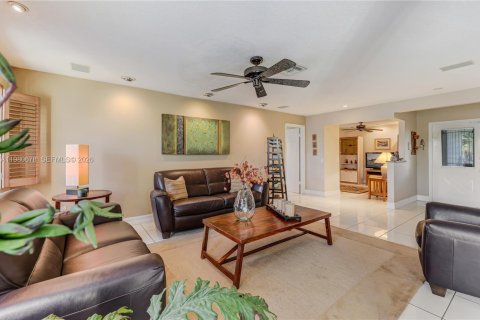 Купить виллу или дом в Майами, Флорида 9 комнат, 217.58м2, № 2043666 - фото 13