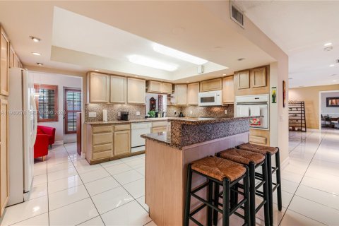 Купить виллу или дом в Майами, Флорида 9 комнат, 217.58м2, № 2043666 - фото 20