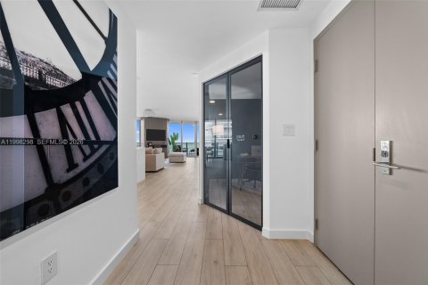 Купить кондоминиум в Майами, Флорида 3 спальни, 187.48м2, № 2181994 - фото 13