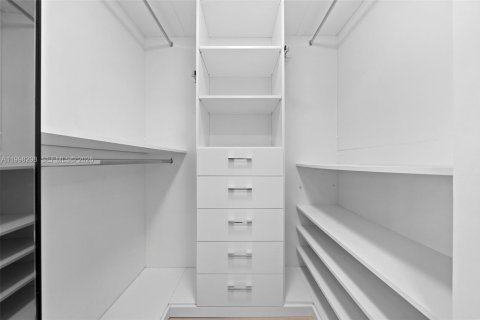 Купить кондоминиум в Майами, Флорида 3 спальни, 187.48м2, № 2181994 - фото 29