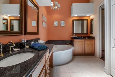 Condo in Howey-in-the-Hills, Florida, 4 bedrooms  № 1212887 - photo 24