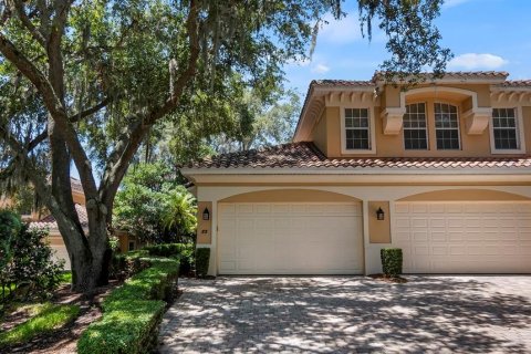 Condo in Howey-in-the-Hills, Florida, 4 bedrooms  № 1212887 - photo 1