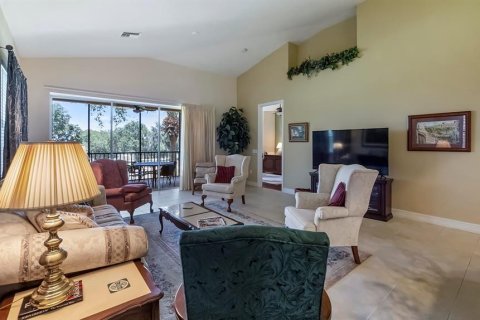Condo in Howey-in-the-Hills, Florida, 4 bedrooms  № 1212887 - photo 15