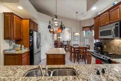 Condo in Howey-in-the-Hills, Florida, 4 bedrooms  № 1212887 - photo 13