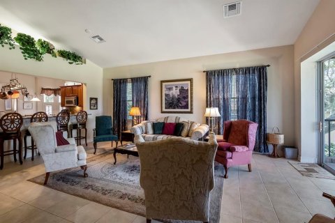 Condo in Howey-in-the-Hills, Florida, 4 bedrooms  № 1212887 - photo 17