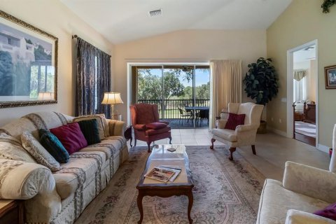 Condo in Howey-in-the-Hills, Florida, 4 bedrooms  № 1212887 - photo 4