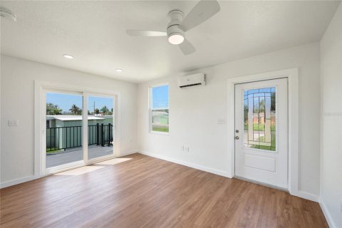 House in Englewood, Florida 2 bedrooms, 59.46 sq.m. № 1916249 - photo 19