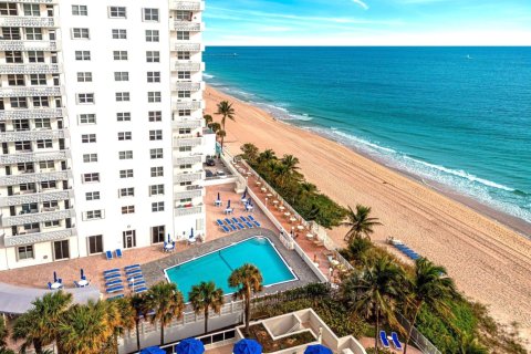 Condo in Fort Lauderdale, Florida, 2 bedrooms  № 968369 - photo 1