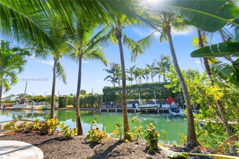 Купить виллу или дом в Майами-Бич, Флорида 3 спальни, 258.45м2, № 2018478 - фото 28