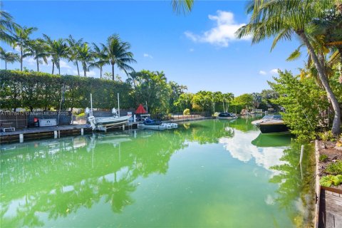 Купить виллу или дом в Майами-Бич, Флорида 3 спальни, 258.45м2, № 2018478 - фото 24
