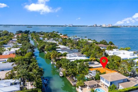 Дом в Майами-Бич, Флорида 3 спальни, 258.45м2 № 2018478