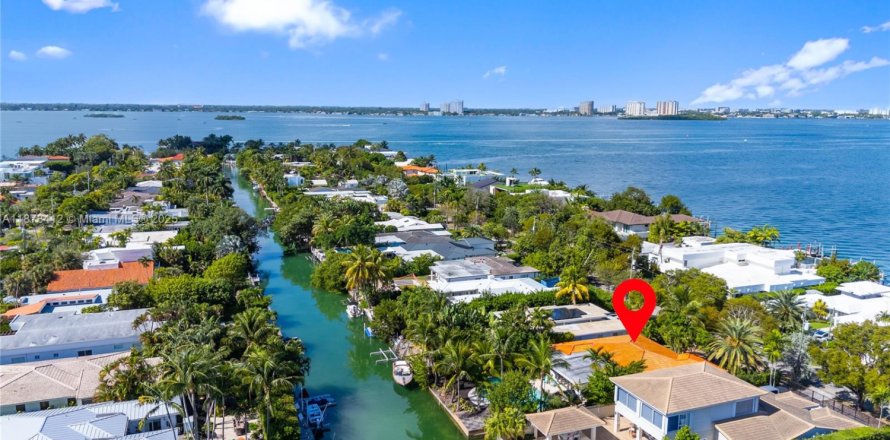 Дом в Майами-Бич, Флорида 3 спальни, 258.45м2 № 2018478