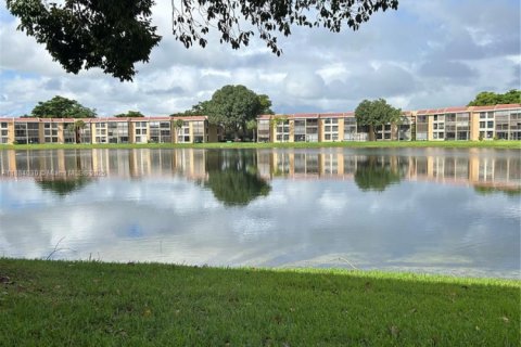 Купить кондоминиум в Маргит, Флорида 2 спальни, 101.26м2, № 1931111 - фото 3