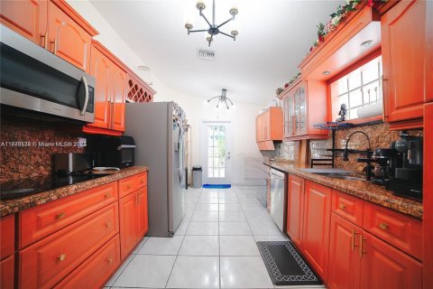 Casa en venta en Miami Lakes, Florida, 3 dormitorios, 177.72 m2 № 1740040 - foto 13