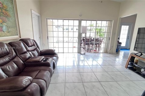 Casa en venta en Miami Lakes, Florida, 3 dormitorios, 177.72 m2 № 1740040 - foto 9
