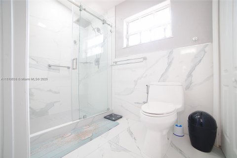 Casa en venta en Miami Lakes, Florida, 3 dormitorios, 177.72 m2 № 1740040 - foto 24