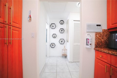 Casa en venta en Miami Lakes, Florida, 3 dormitorios, 177.72 m2 № 1740040 - foto 14