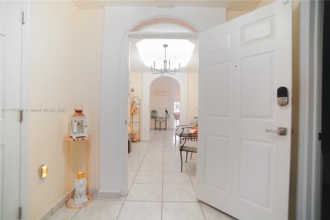 Casa en venta en Miami Lakes, Florida, 3 dormitorios, 177.72 m2 № 1740040 - foto 7