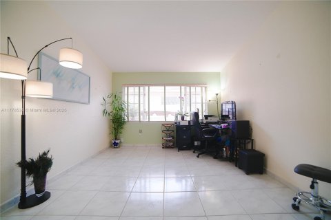 Casa en venta en Miami Lakes, Florida, 3 dormitorios, 177.72 m2 № 1740040 - foto 16