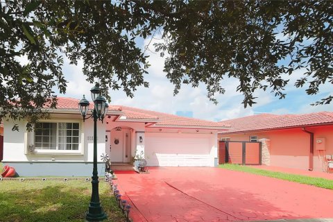 Casa en venta en Miami Lakes, Florida, 3 dormitorios, 177.72 m2 № 1740040 - foto 1