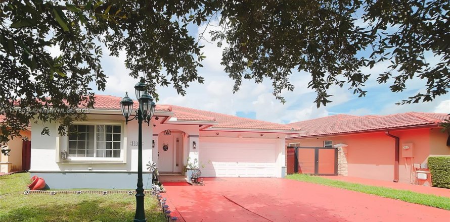 Casa en Miami Lakes, Florida 3 dormitorios, 177.72 m2 № 1740040