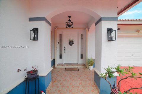 Casa en venta en Miami Lakes, Florida, 3 dormitorios, 177.72 m2 № 1740040 - foto 4