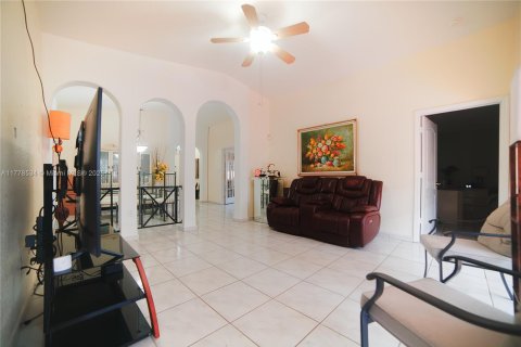 Casa en venta en Miami Lakes, Florida, 3 dormitorios, 177.72 m2 № 1740040 - foto 10