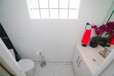 Casa en venta en Miami Lakes, Florida, 3 dormitorios, 177.72 m2 № 1740040 - foto 17