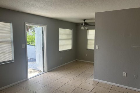 Villa ou maison à louer à Pinellas Park, Floride: 2 chambres, 71.16 m2 № 1848146 - photo 6