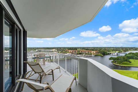 Condo in North Palm Beach, Florida, 3 bedrooms  № 2402062 - photo 23