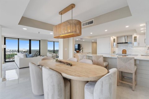 Condo in North Palm Beach, Florida, 3 bedrooms  № 2402062 - photo 19