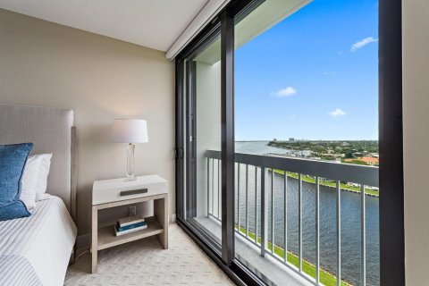 Condo in North Palm Beach, Florida, 3 bedrooms  № 2402062 - photo 30