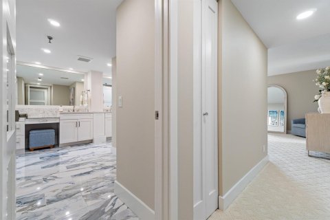 Condo in North Palm Beach, Florida, 3 bedrooms  № 2402062 - photo 26