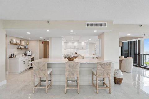 Condo in North Palm Beach, Florida, 3 bedrooms  № 2402062 - photo 14