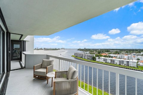 Condo in North Palm Beach, Florida, 3 bedrooms  № 2402062 - photo 21