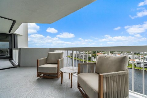 Condo in North Palm Beach, Florida, 3 bedrooms  № 2402062 - photo 24