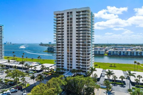 Condo in North Palm Beach, Florida, 3 bedrooms  № 2402062