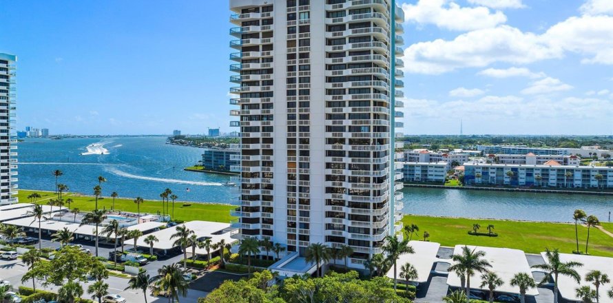 Condo in North Palm Beach, Florida, 3 bedrooms  № 2402062