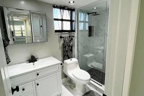 Condo in Lake Worth, Florida, 1 bedroom № 2250758 - photo 12