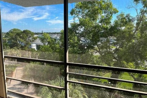 Condo in Lake Worth, Florida, 1 bedroom № 2250758 - photo 16